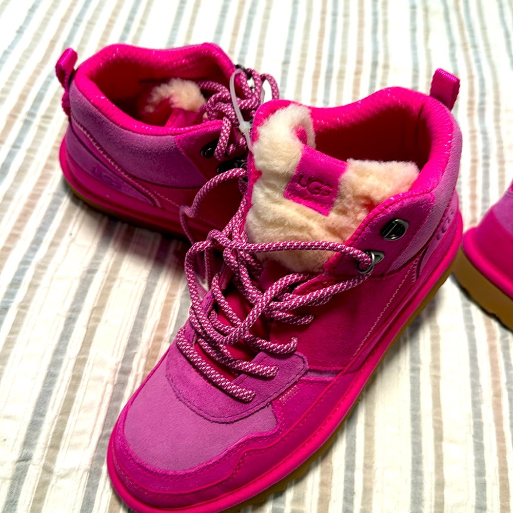 Ugg brand new pink booties brand new never warn